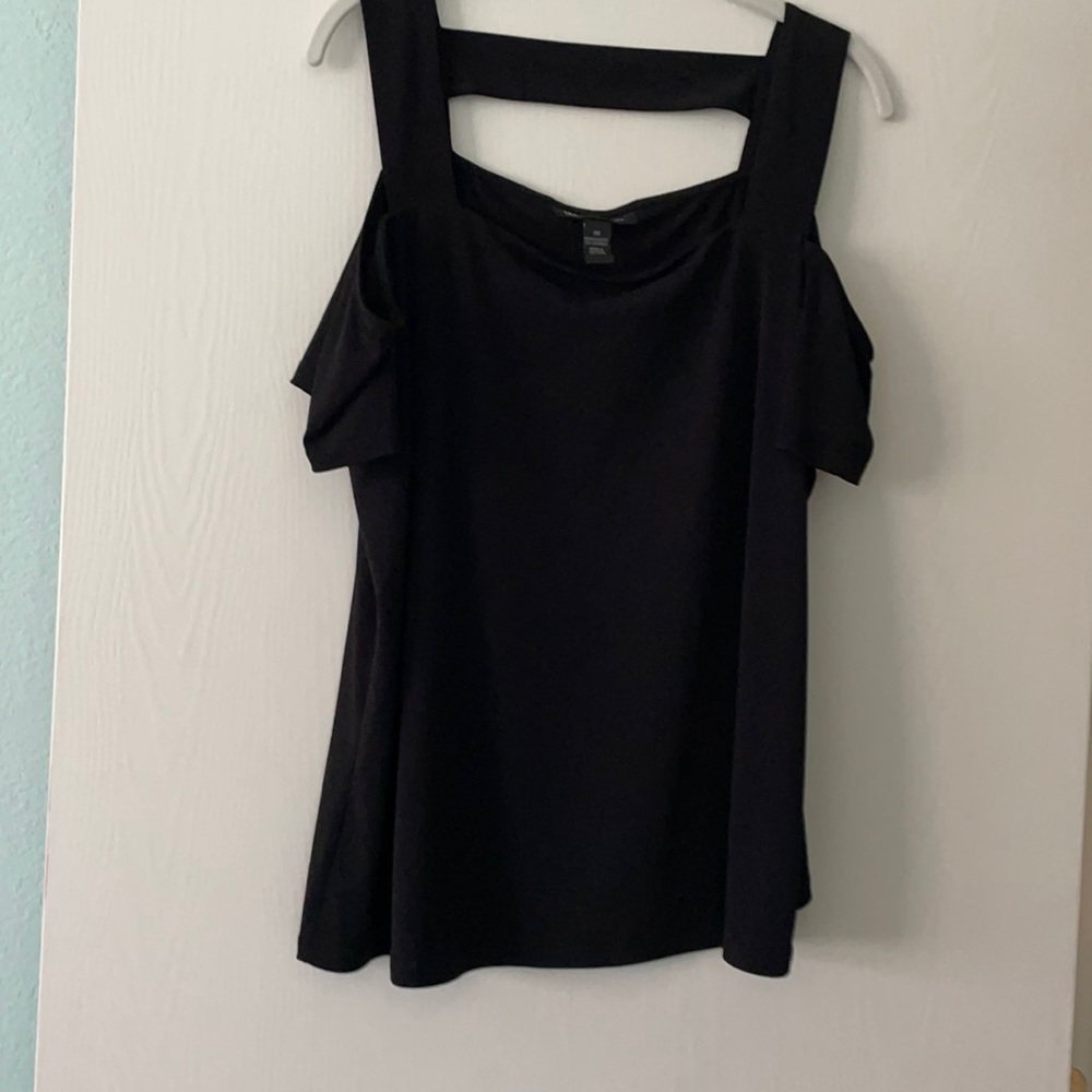 Black cold shoulder top, very cute and flattering